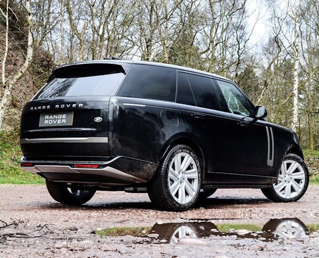 Black Range Rover, before and after detailing.